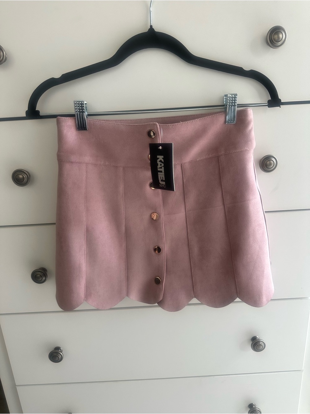 Scallop Hem Button-Front Mini Skirt in Dusty Pink - Picture 5 of 6